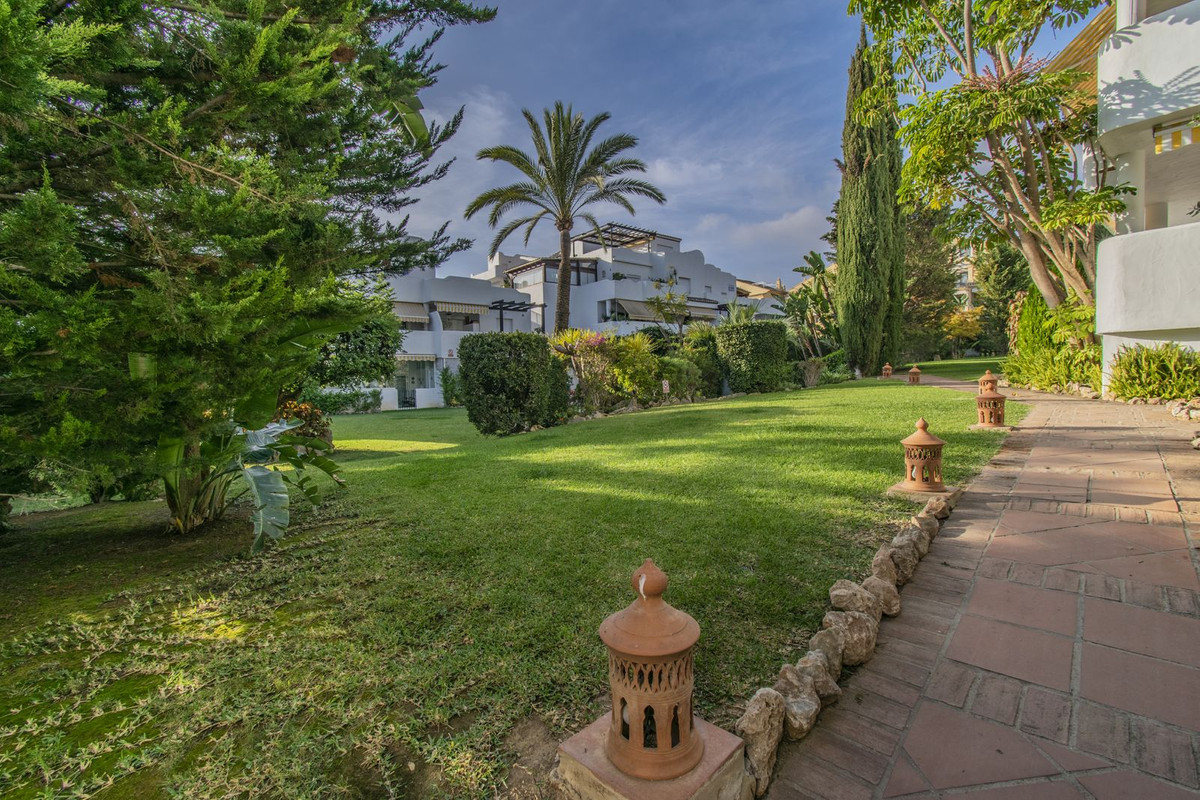 Middle Floor Apartment for sale in Nagüeles, Costa del Sol