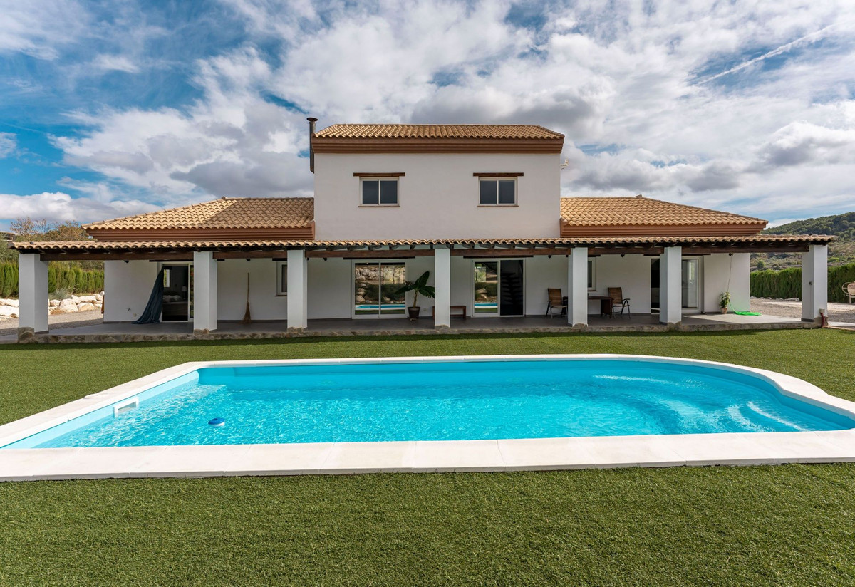 3 bed, 2 bath Villa - Detached - for sale in Monda, Málaga, for 799,000 EUR
