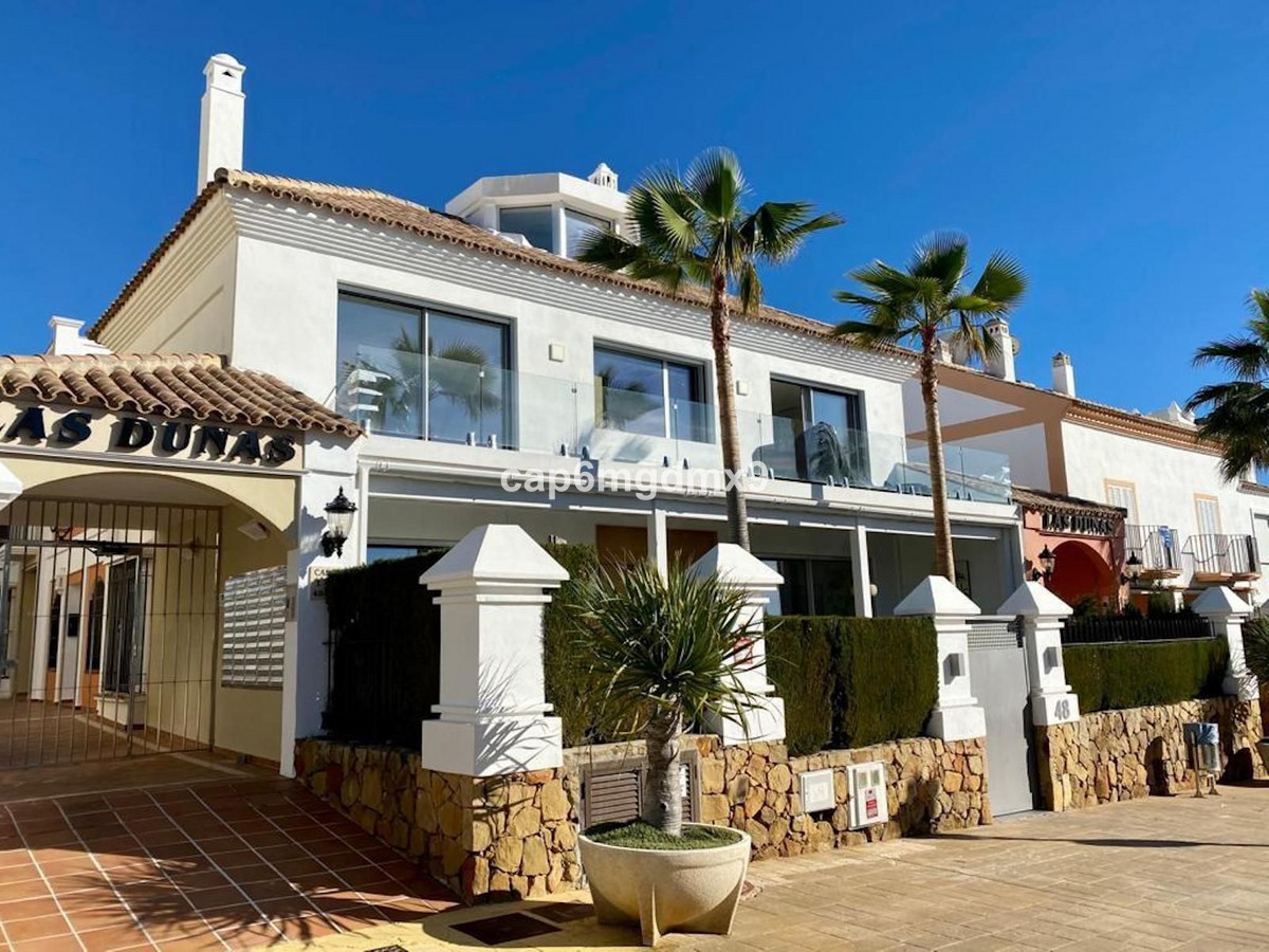 						Villa  Semi Individuelle
																					en location
																			 à Bahía de Marbella
					