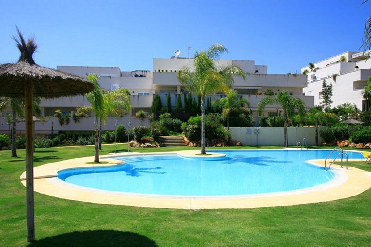 Ground Floor Apartment for sale in Nueva Andalucía R4718776