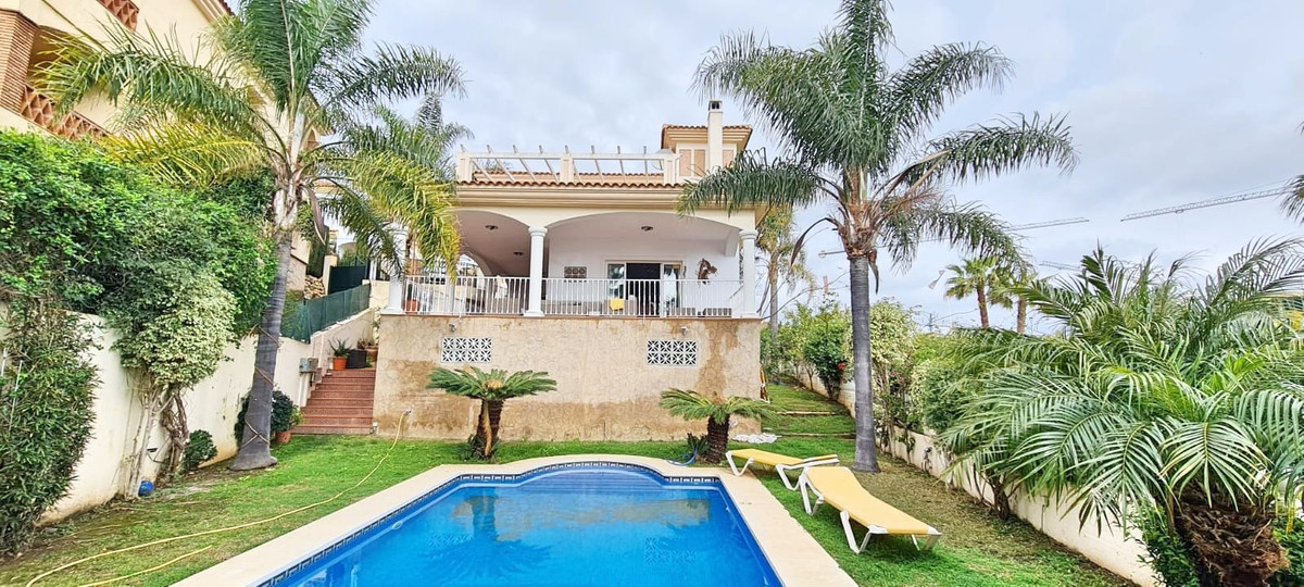 Villa Til salgs i Riviera del Sol R3749758