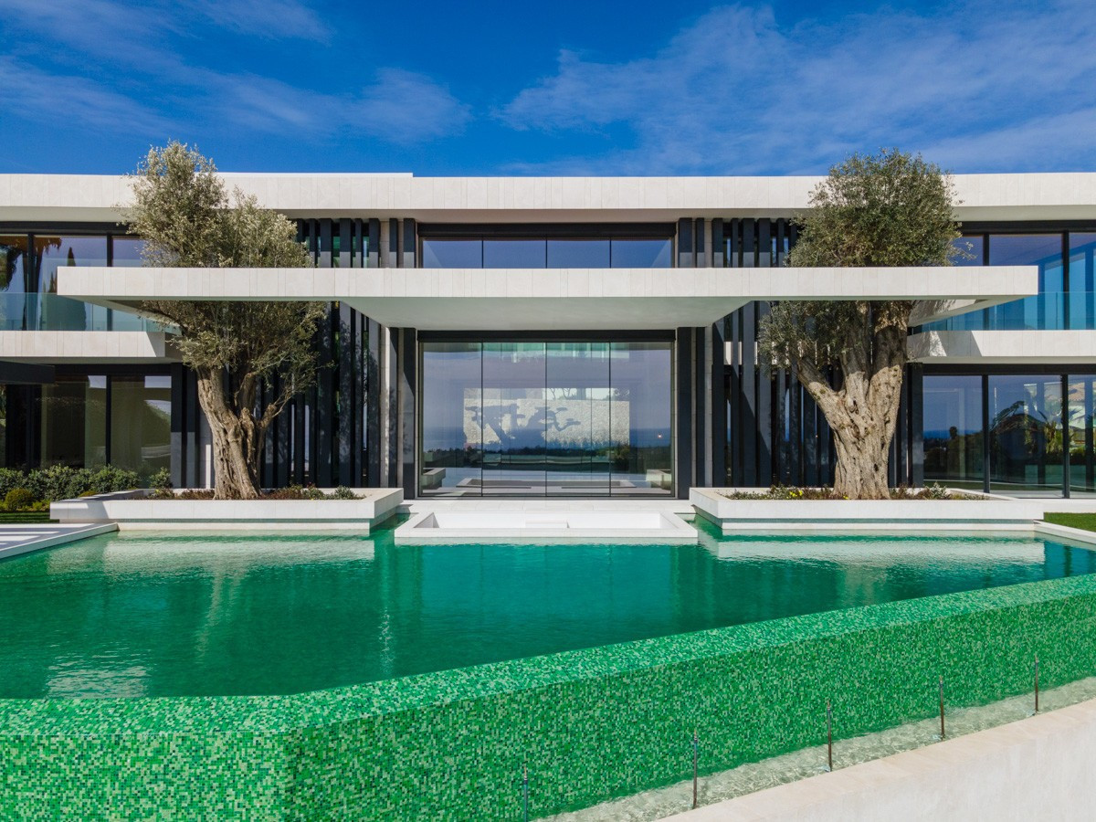 12 bedroom Villa For Sale in Los Flamingos, Málaga