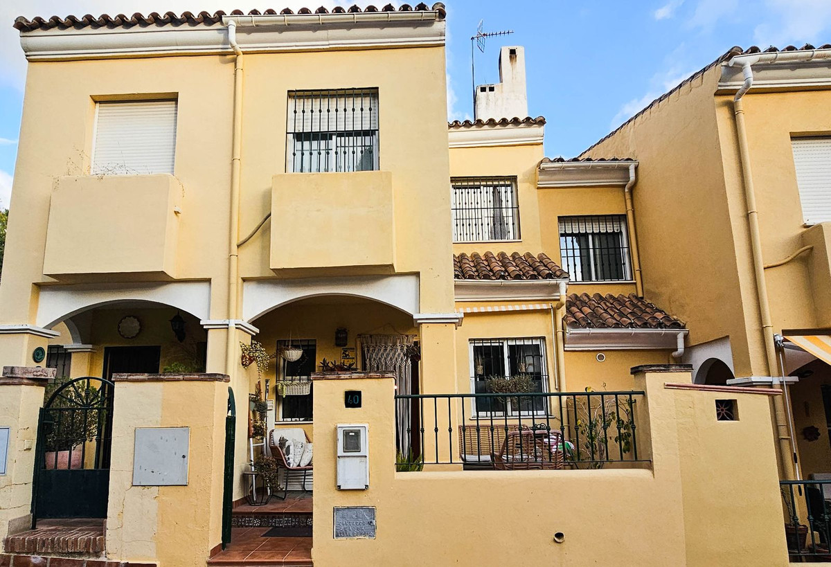 Apartamento Planta Media en venta en Estepona, Costa del Sol