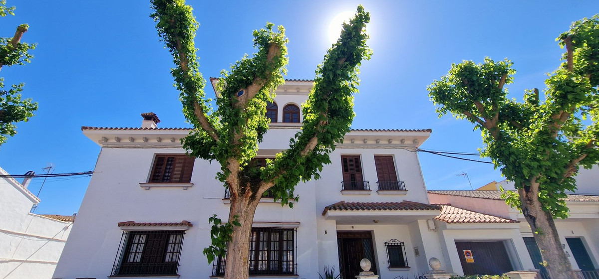 Come and discover this charming Victorian mansion in the lovely town of Campillos, located in the he, Spain