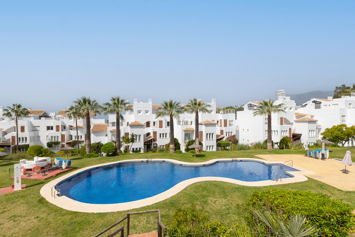						Apartment  Middle Floor
													for sale 
																			 in Los Monteros
					