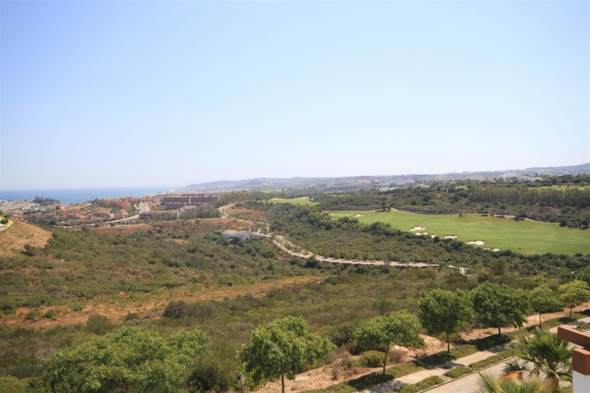 Modern, bright and spacious apartment with views over one of the best and most exclusive golf course, Spain