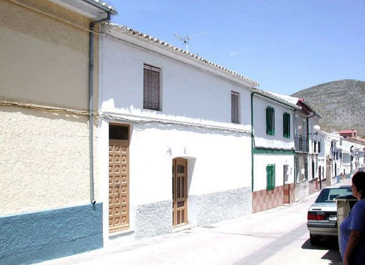 4 bedroom Townhouse For Sale in Teba, Málaga
