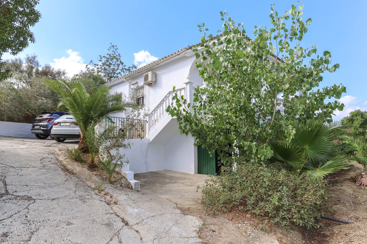 Villa te koop in Alhaurín de la Torre R4410940