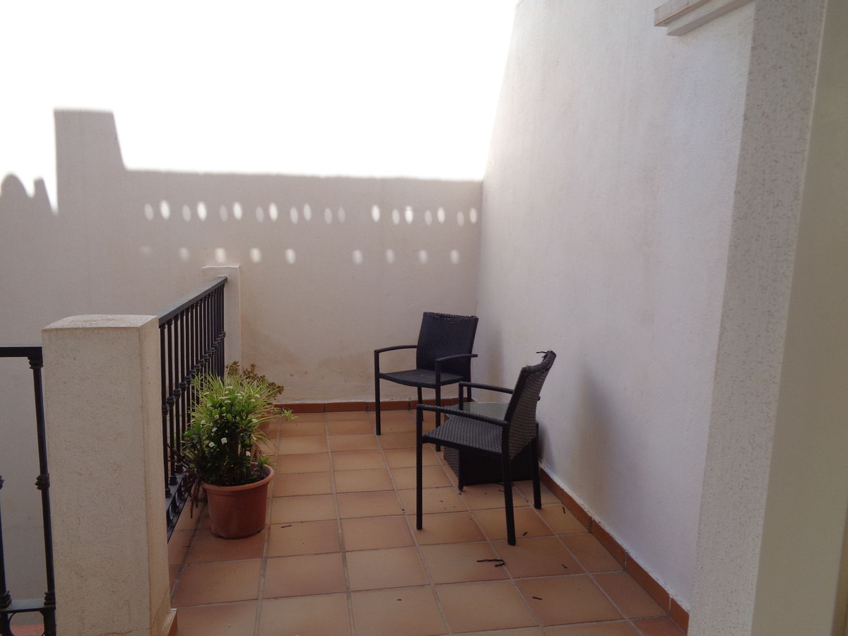 2 Bedroom Middle Floor Apartment For Sale Calahonda, Costa del Sol - HP4392190