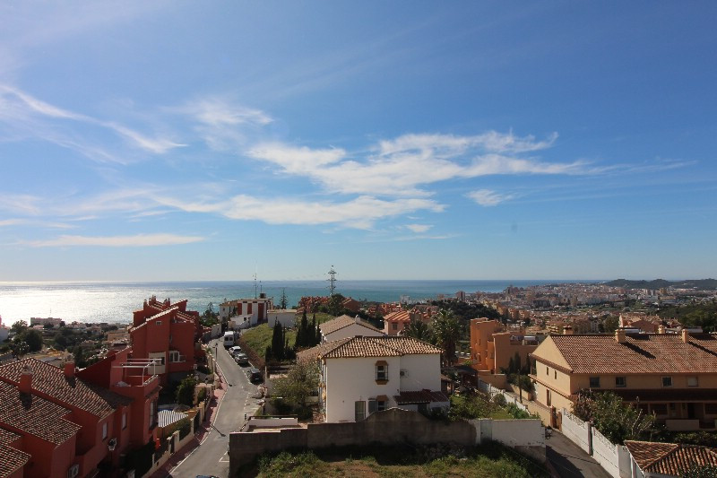 Lovely smaller apartment located with a great view over the Mediterranean, as well as over Fuengirol, Spain