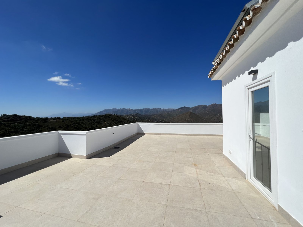 Villa Semi Detached in La Mairena, Costa del Sol

