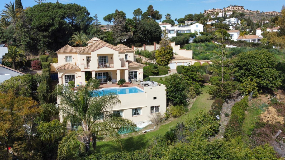 Detached Villa for sale in El Paraiso R4014259