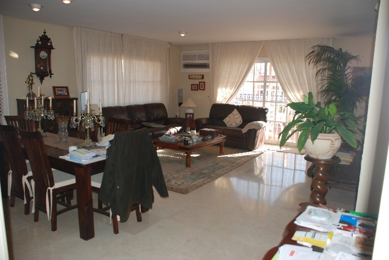 6 bedroom Apartment For Sale in Fuengirola, Málaga - thumb 4