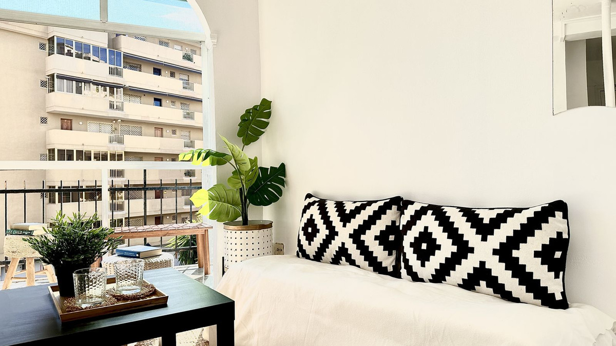 1 Dormitorios Apartamento Planta Media  En Venta Fuengirola, Costa del Sol - HP4545400