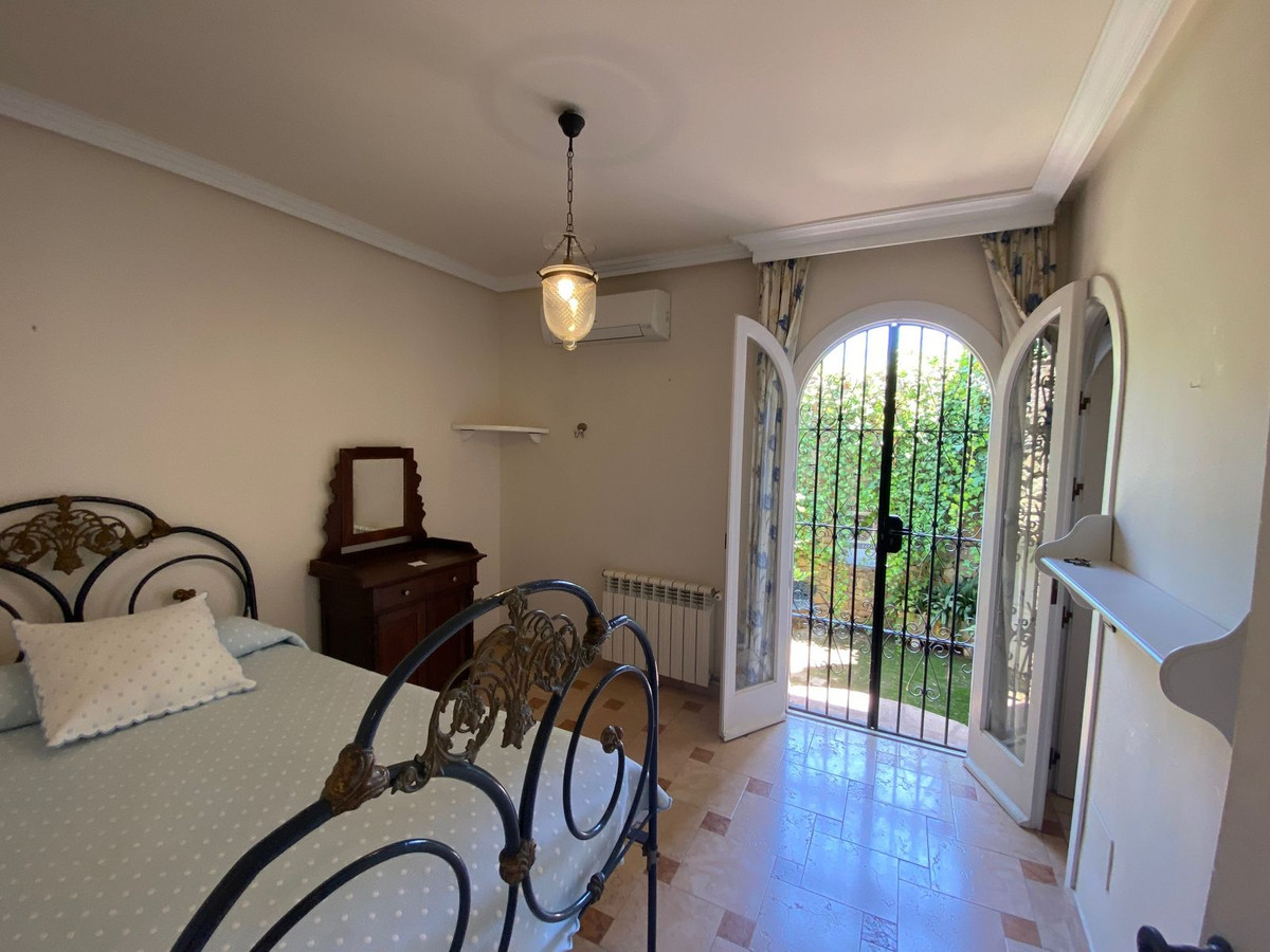 4 bedroom Villa For Sale in Nagüeles, Málaga - thumb 15