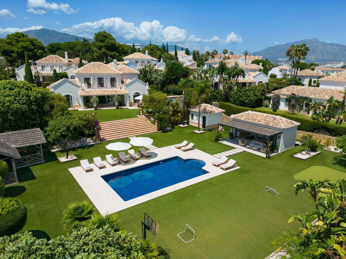 Detached Villa for sale in Benahavís, Costa del Sol