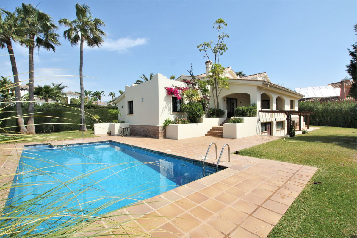 						Villa  Individuelle
																					en location
																			 à Bahía de Marbella
					