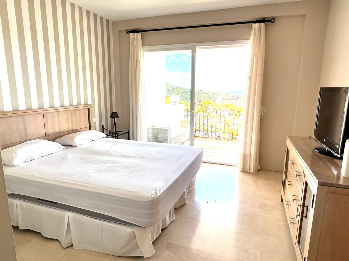 2 bed Property For Sale in Benahavis, Costa del Sol - thumb 5