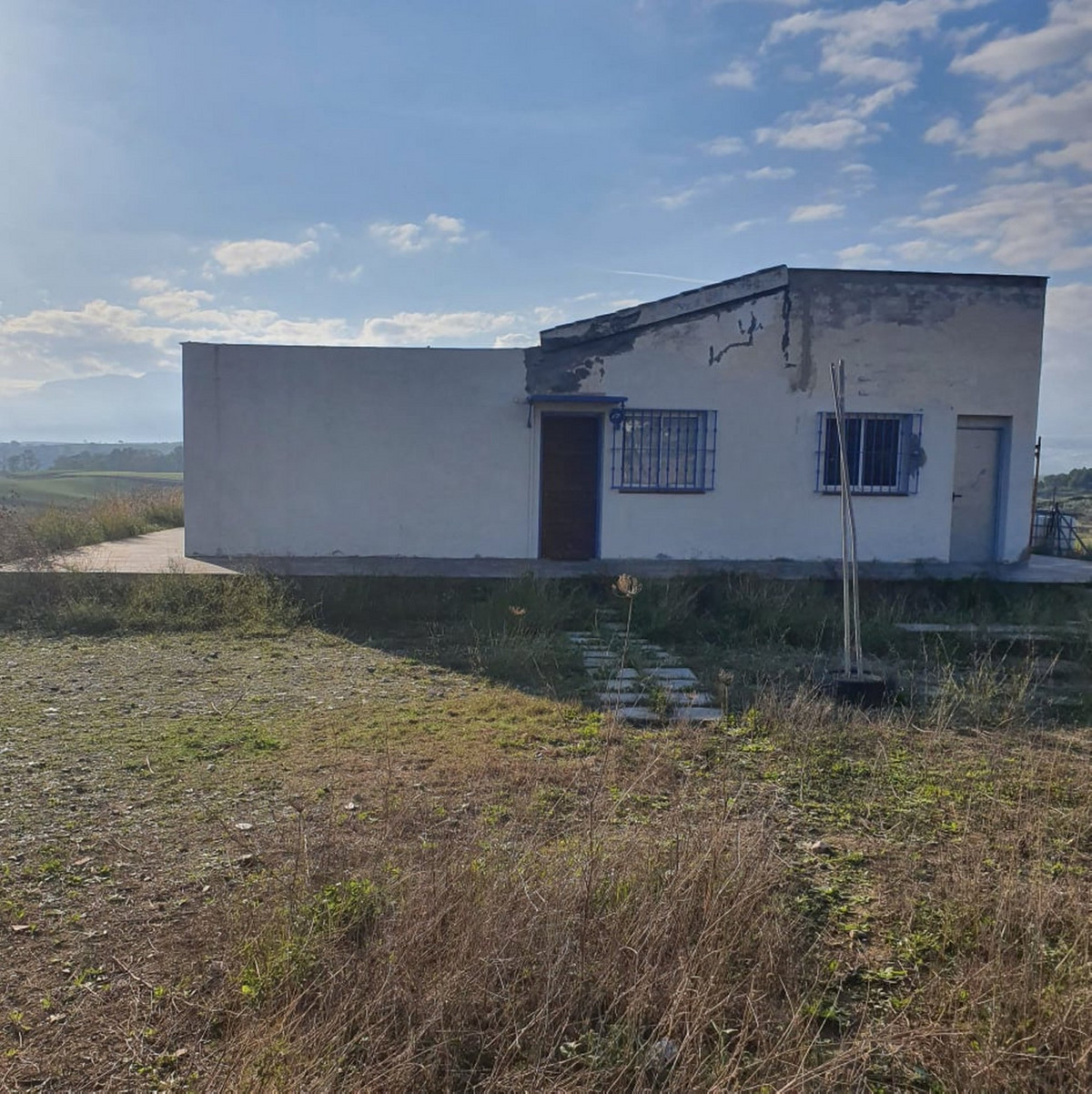 A great hilltop finca with 30,000 of land and panoramic views.