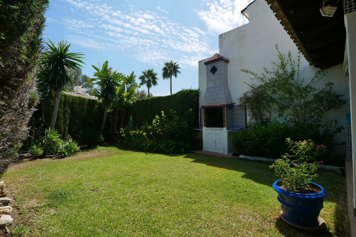 Villa Semi Individuelle à Atalaya, Costa del Sol
