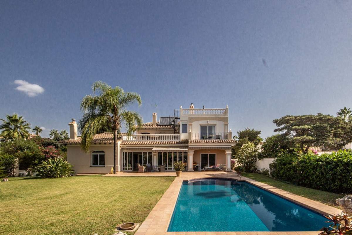 4 bed, 3 bath Villa - Detached - for sale in Carib Playa, Málaga, for 1,375,000 EUR