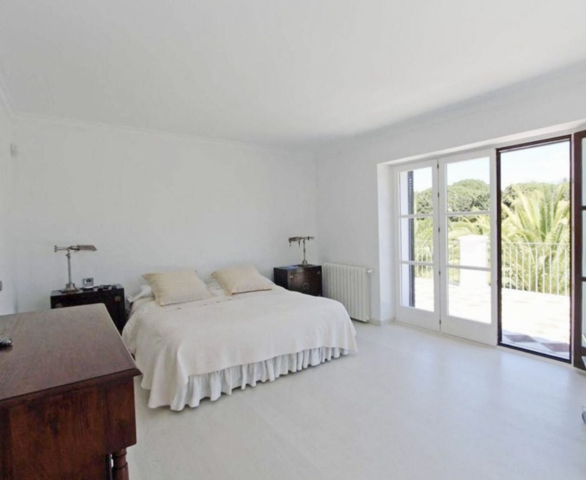 Villa con 6 Dormitorios en Venta Guadalmina Baja