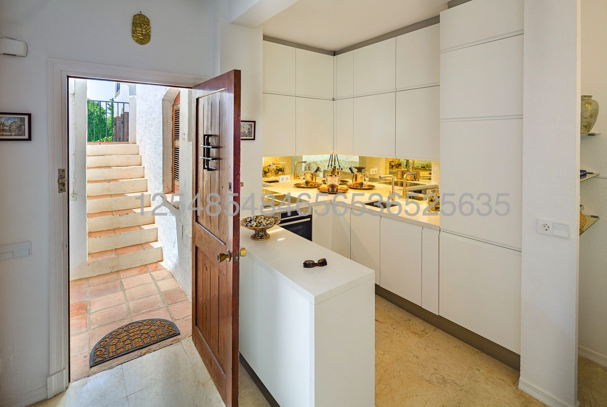 Apartment Middle Floor in The Golden Mile, Costa del Sol
