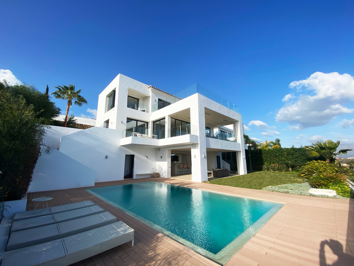 Detached Villa for sale in El Paraiso R4026295