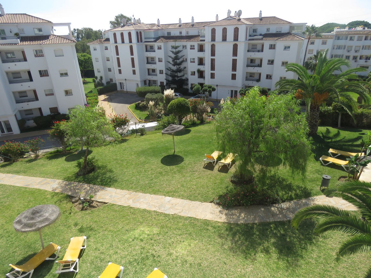 2 Bedroom Middle Floor Apartment For Sale Calahonda