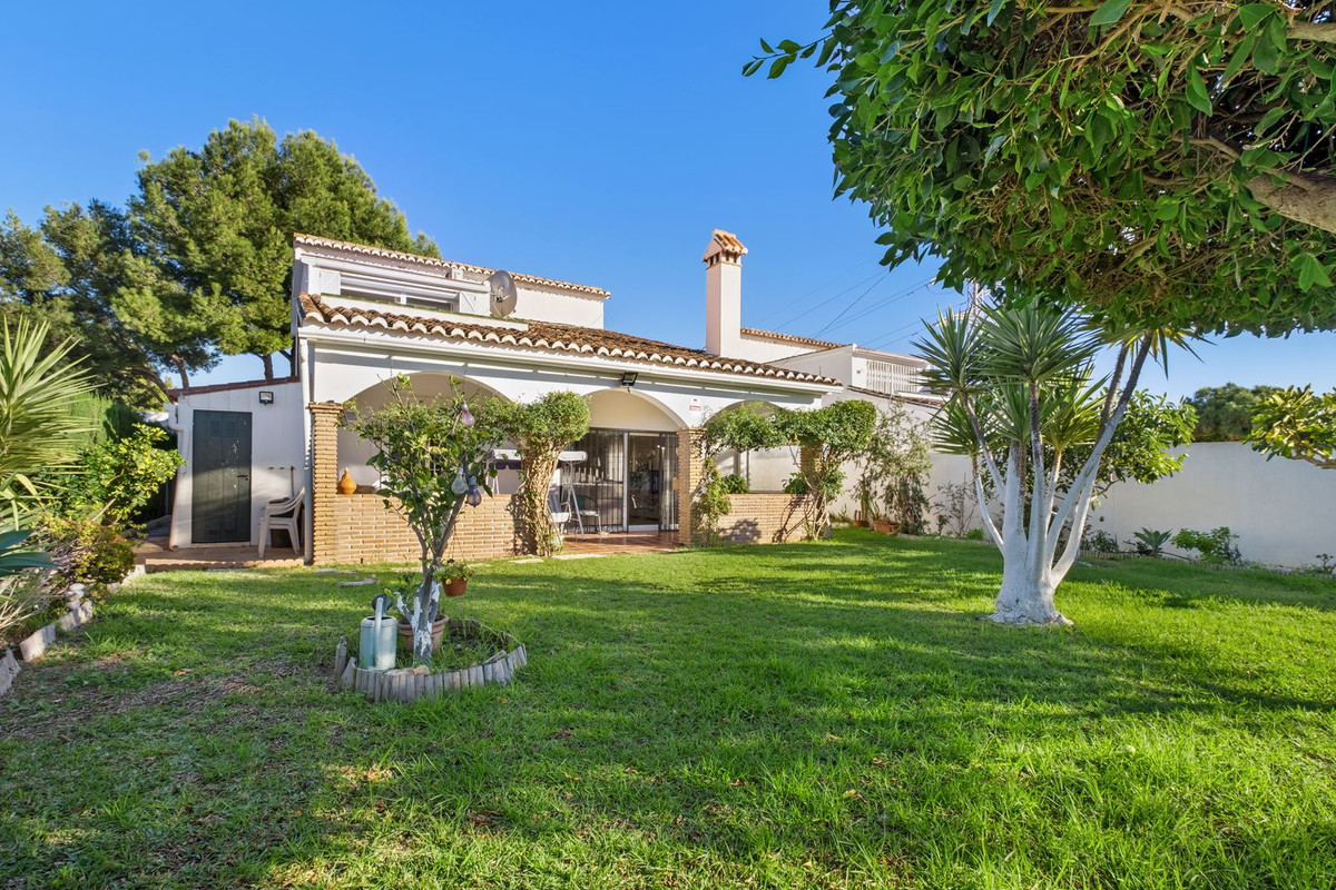 Detached Villa for sale in Calahonda, Costa del Sol
