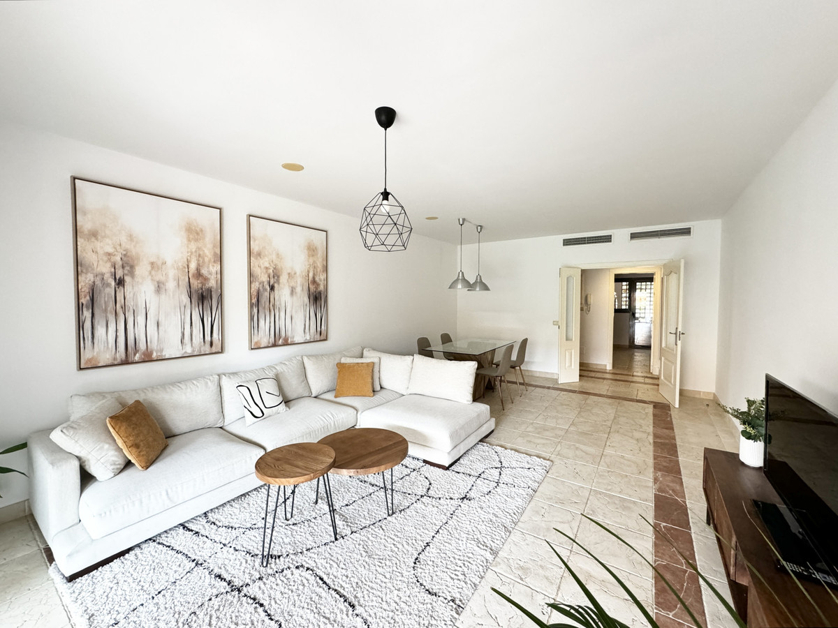 Апартамент нижний этаж для продажи в Estepona R4209703