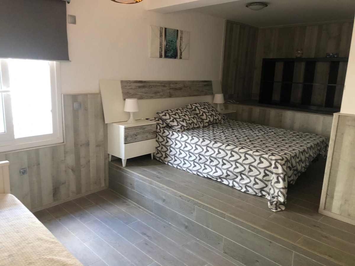 5 bedroom Villa For Sale in Estepona, Málaga - thumb 36