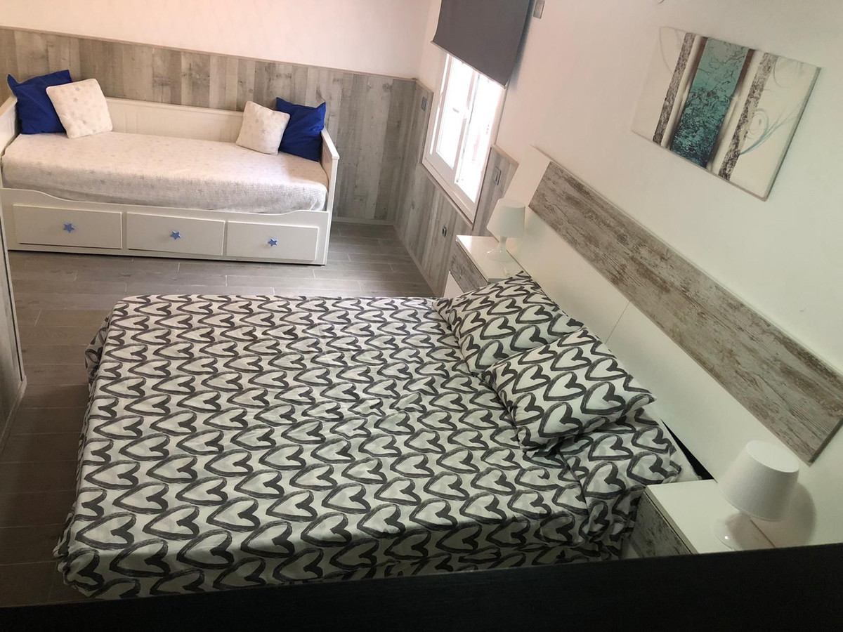 5 bedroom Villa For Sale in Estepona, Málaga - thumb 37