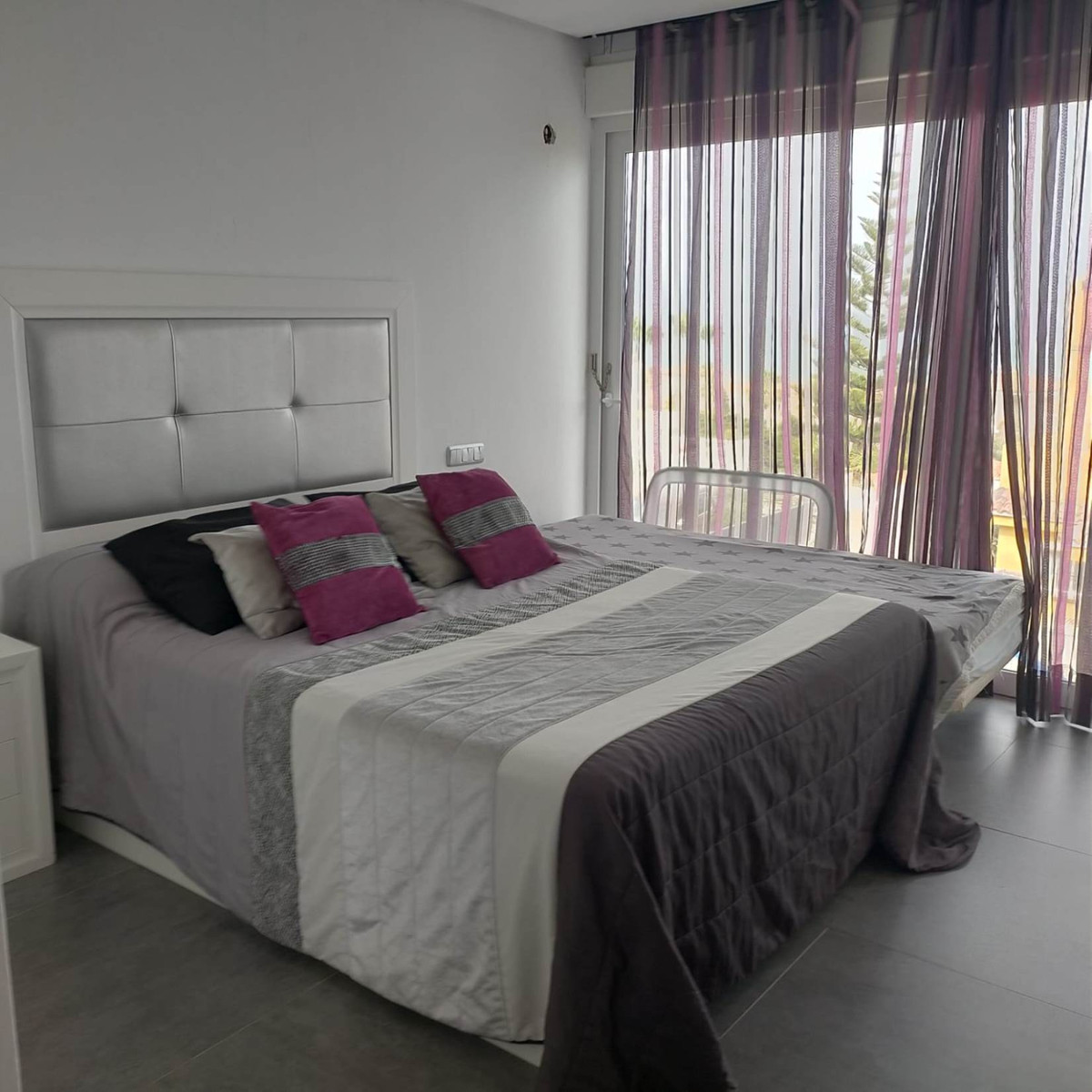 5 bedroom Villa For Sale in Estepona, Málaga - thumb 9