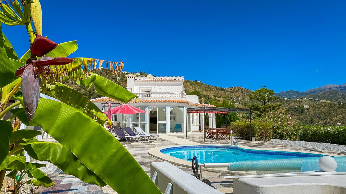 Country villa with peaceful location in the magnificent nature between Frigiliana and Torrox. Fantas, Spain