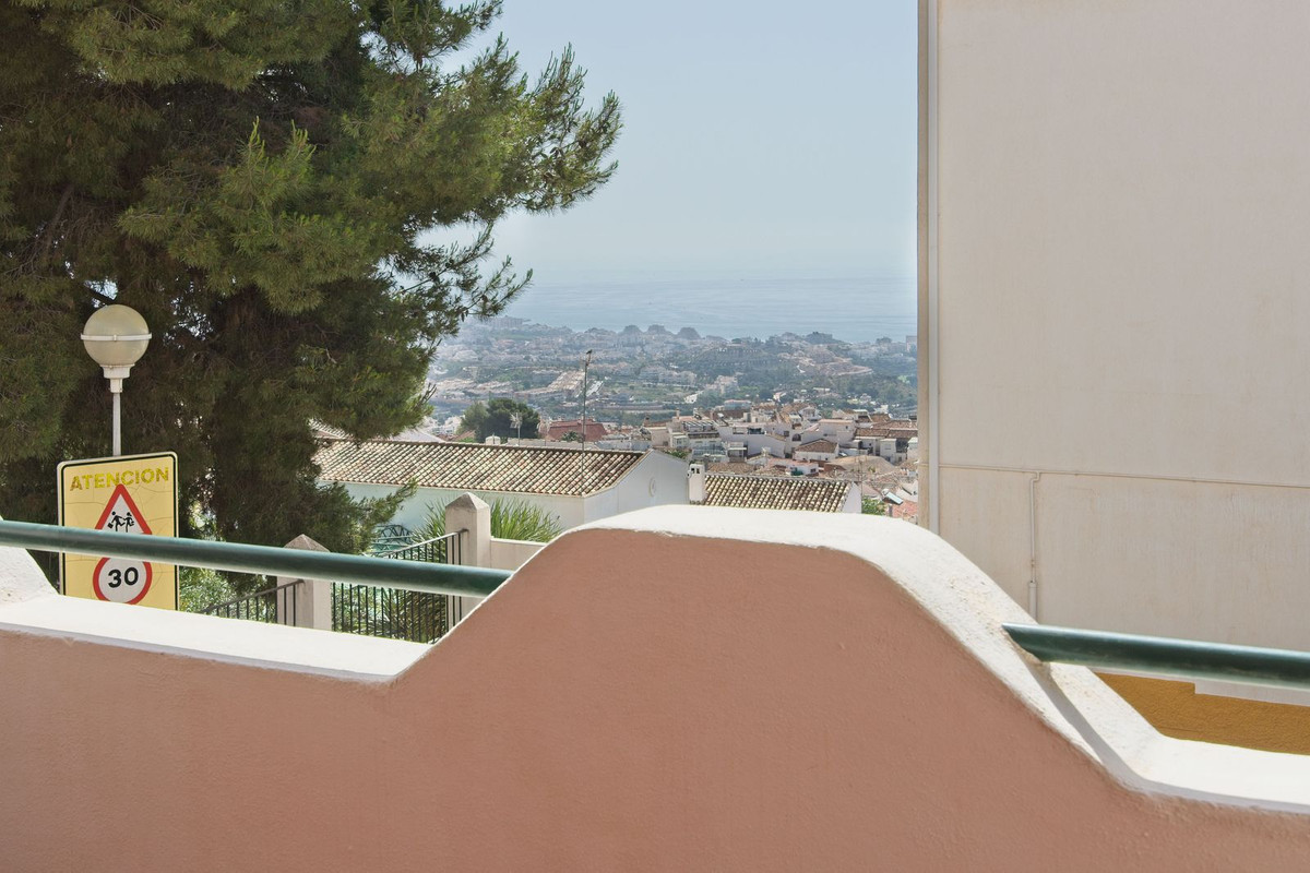 An immaculately presented 2 bedroom, 2 bathroom first floor apartment with panoramic views. The prop Spain