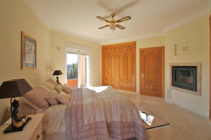 6 bed Property For Sale in Los Arqueros, Costa del Sol - thumb 3