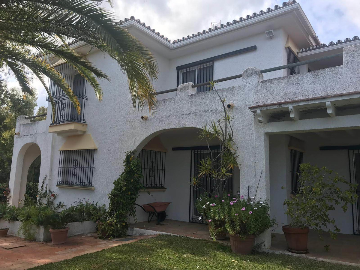 4 bedroom Villa For Sale in La Quinta, Málaga - thumb 24