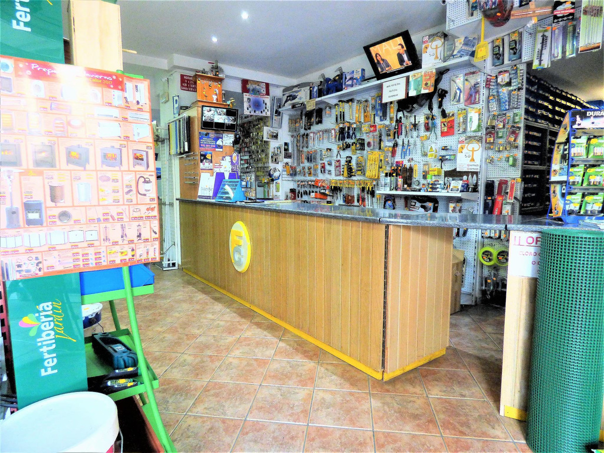 Large commercial premises very well located in the heart of Arroyo De La Miel, in Benalmadena. Excel, Spain