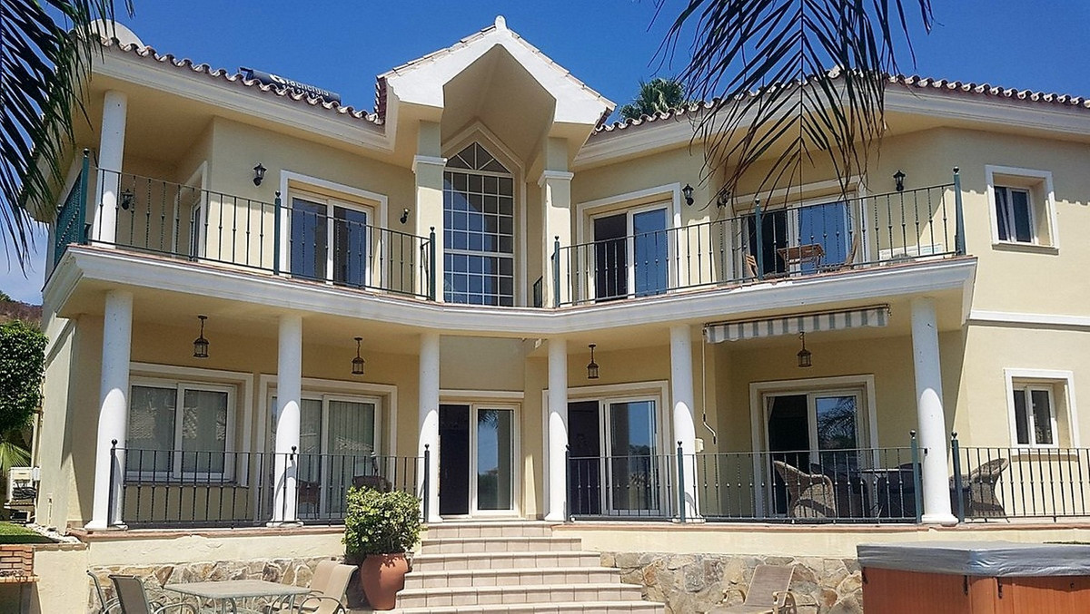 3 Bedroom Detached Villa For Sale La Cala de Mijas, Costa del Sol - HP3482029