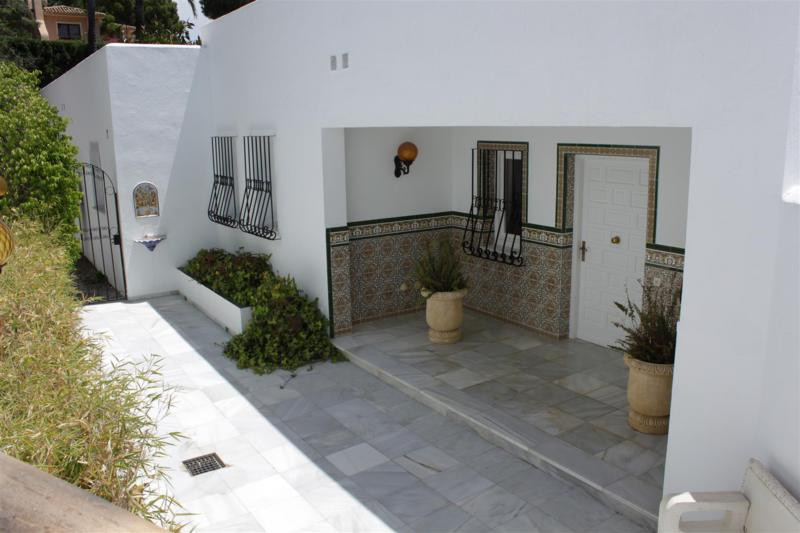 5 bedroom Villa For Sale in Río Real, Málaga - thumb 3