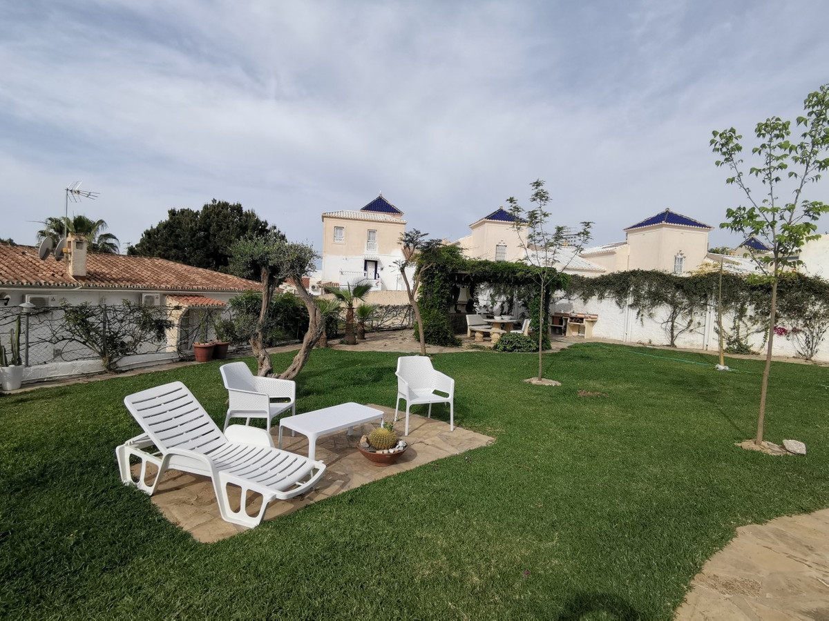 This spacious villa is situated in the heart of Capistrano Pueblo and therefore easily accessible.