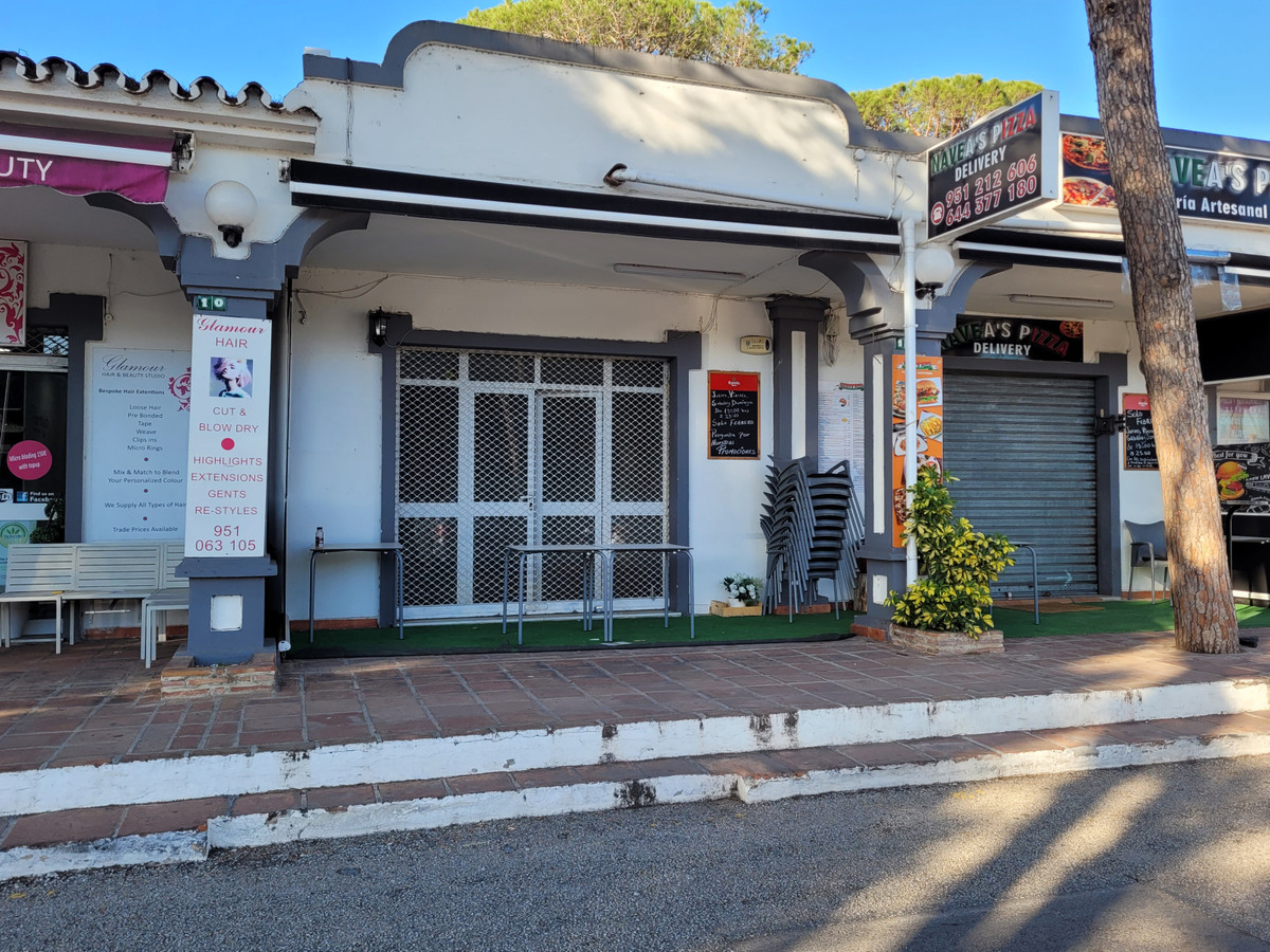 Commercial Property - Ideal location for a shop, bar, restaurant or office located on this busy fron, Spain