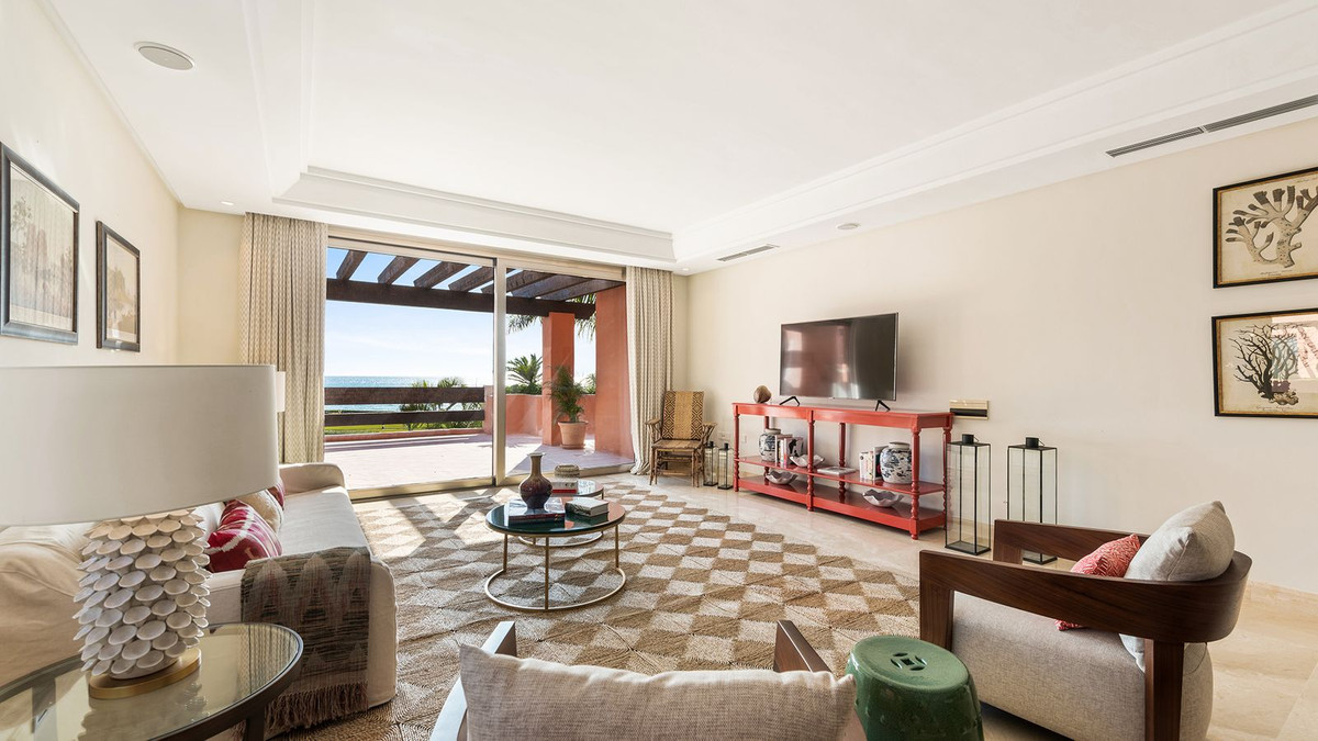 3 bedroom Apartment For Sale in Los Monteros, Málaga