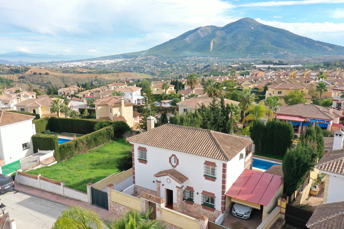 						Villa  Detached
													for sale 
																			 in Coín
					