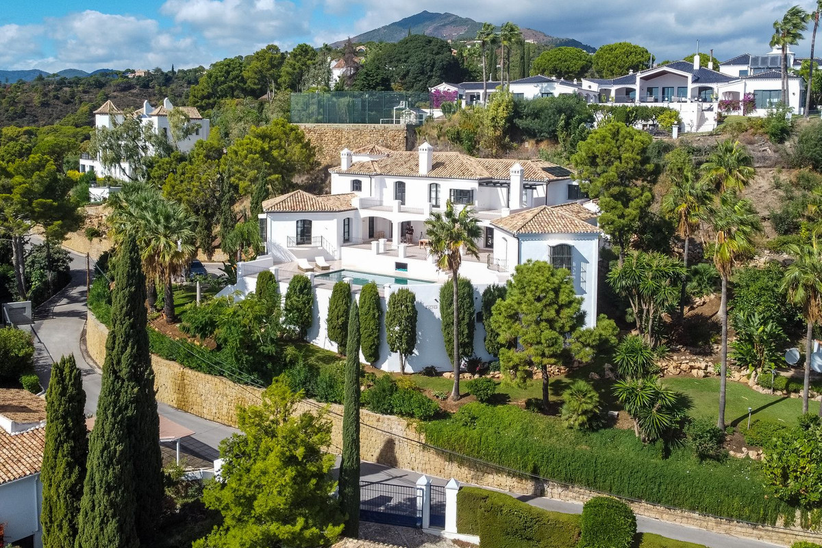 Detached Villa in Benahavís Resale Costa Del Sol