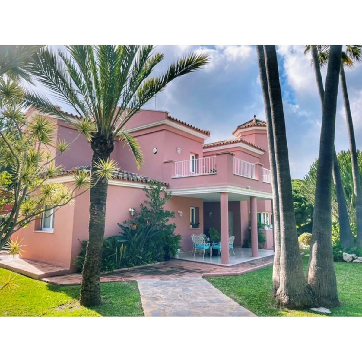 Villa te koop in Calahonda R4319383