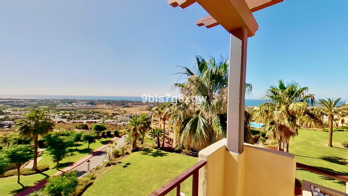 Fully renovated 3 bedrooms penthouse with BREATHTAKING panoramic sea, golf and mountain VIEWS.
This , Spain