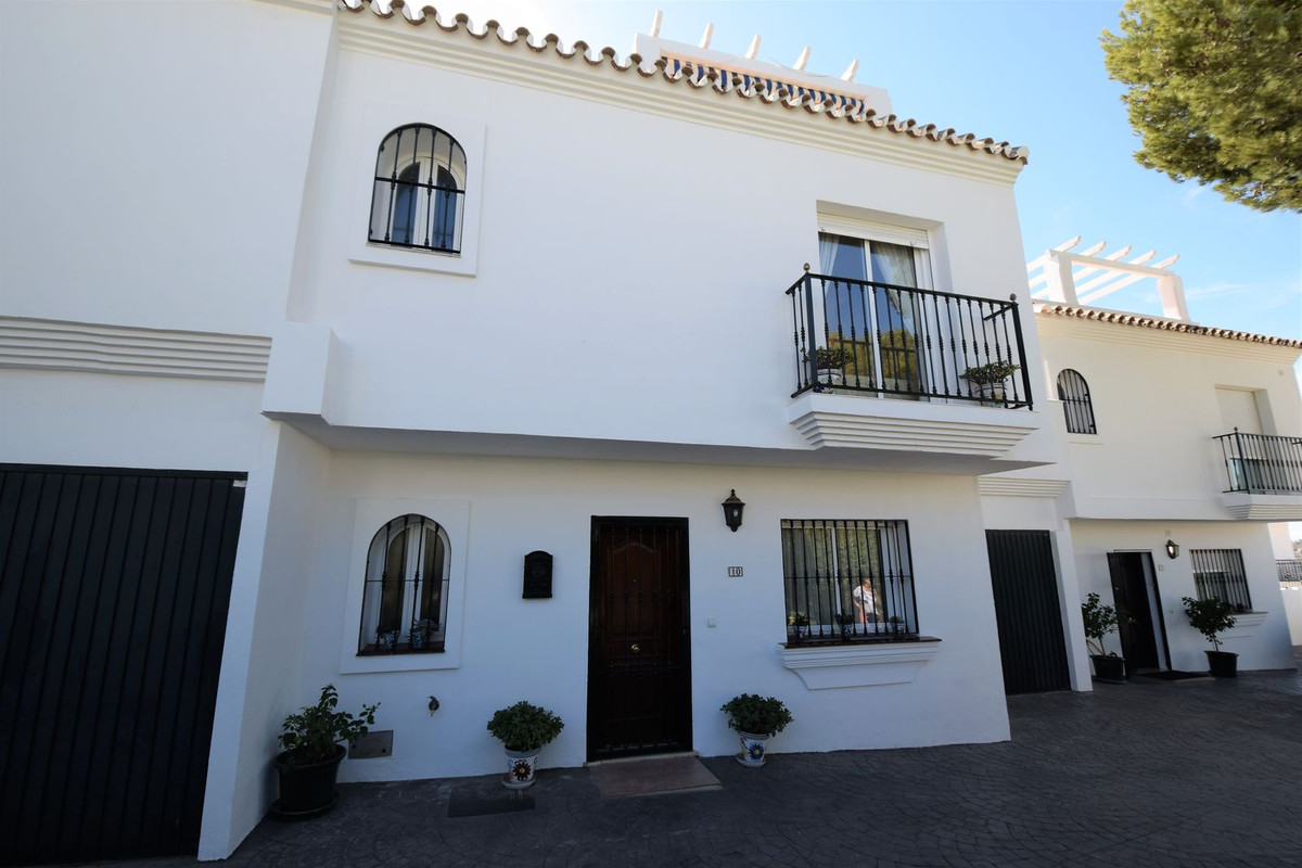 2 bedroom Townhouse For Sale in La Cala de Mijas, Málaga - thumb 2