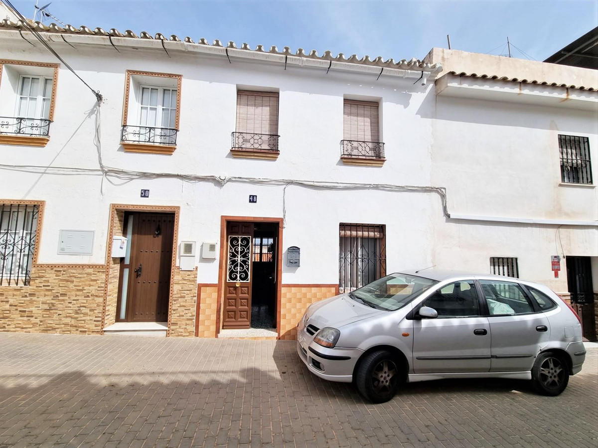 Townhouse in the centre of Alhaurín with high potential